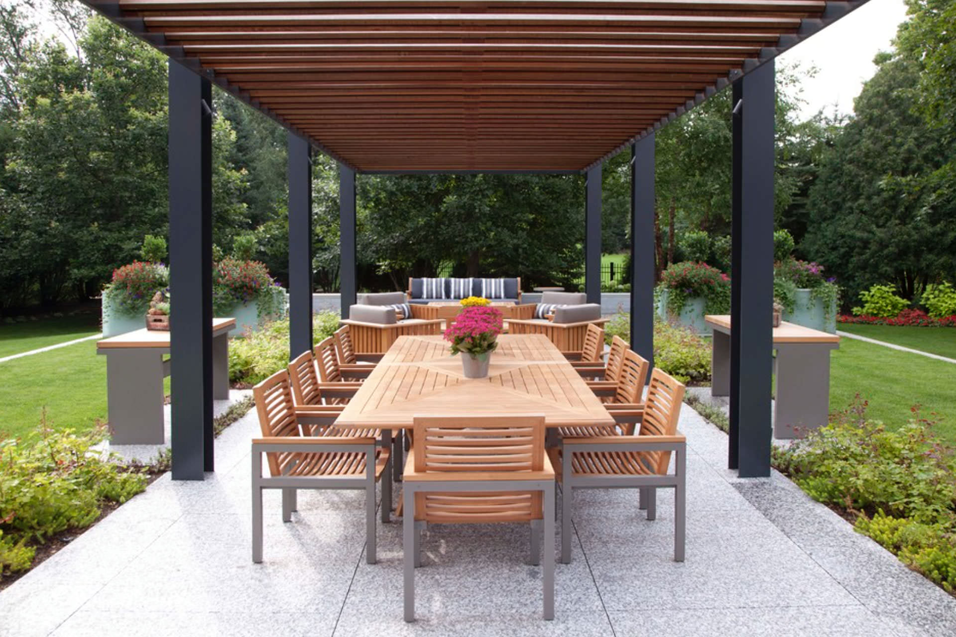 outdoor-space-dining-table